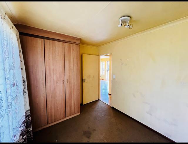 2 BEDROOM FREEHOLD FOR SALE IN STONEHENGE EXT 5